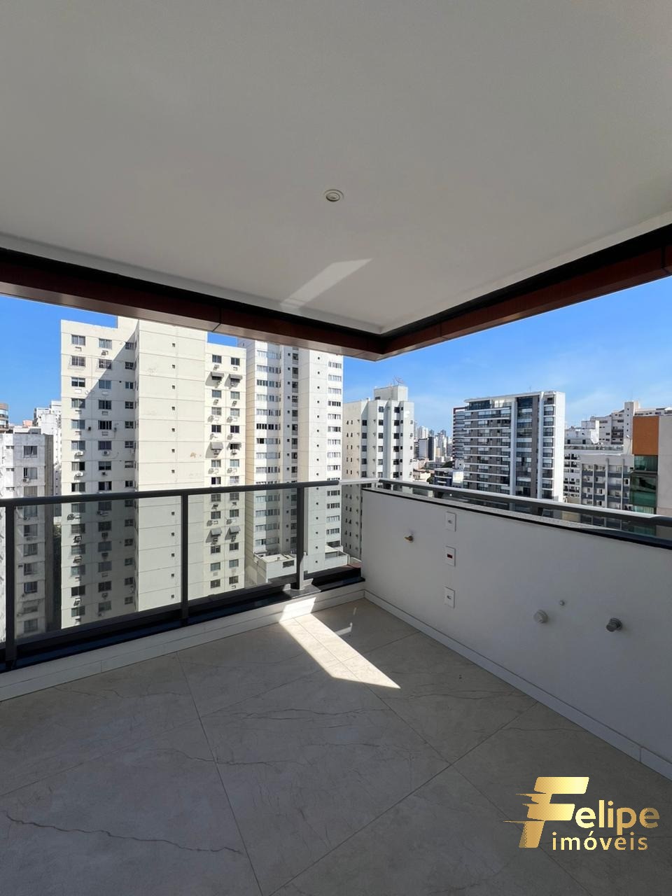 Apartamento à venda com 3 quartos, 100m² - Foto 1