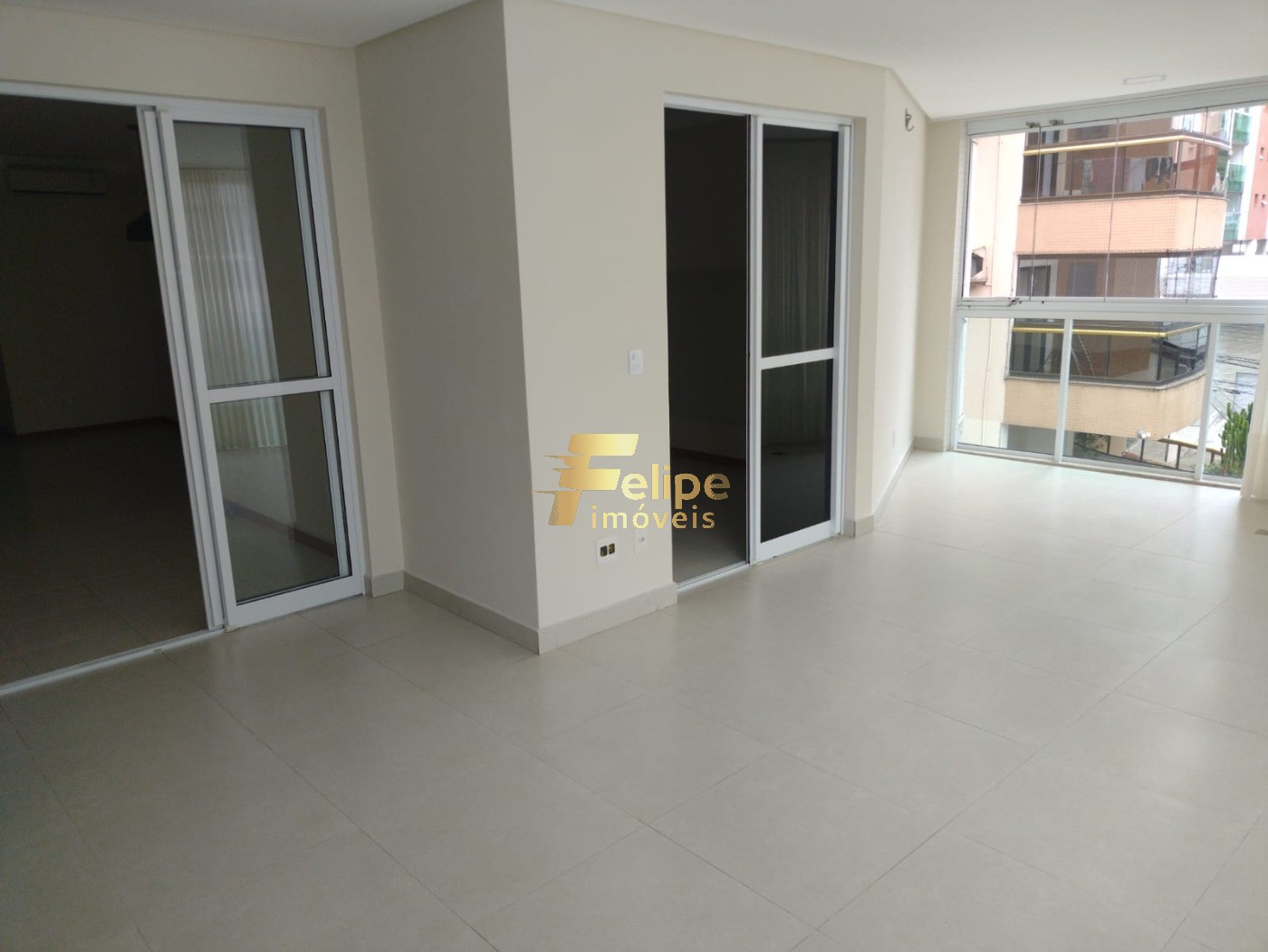 Apartamento à venda com 4 quartos, 150m² - Foto 4