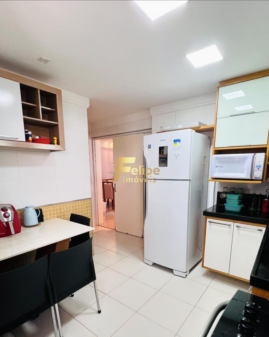 Apartamento à venda com 4 quartos, 150m² - Foto 2