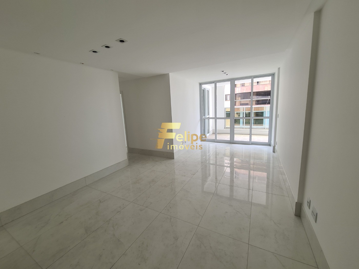 Apartamento à venda com 4 quartos, 125m² - Foto 2