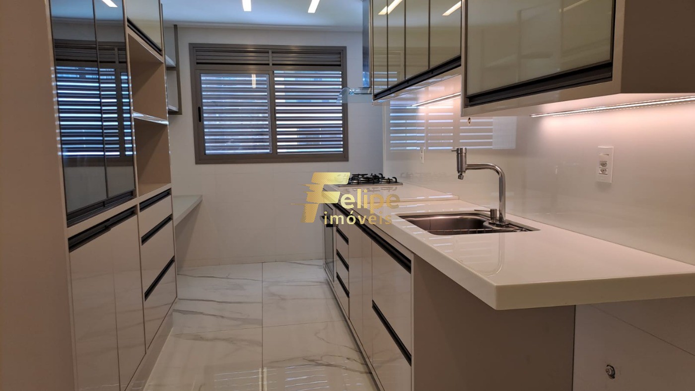 Apartamento à venda com 4 quartos, 157m² - Foto 2