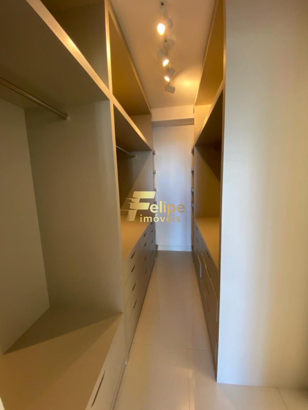 Apartamento à venda com 4 quartos, 190m² - Foto 4