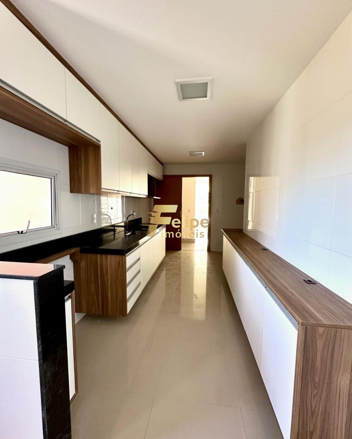 Apartamento à venda com 5 quartos, 300m² - Foto 2