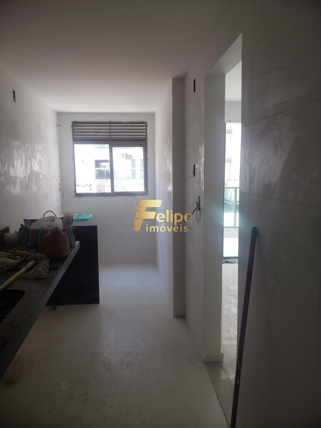 Apartamento à venda com 3 quartos, 94m² - Foto 2