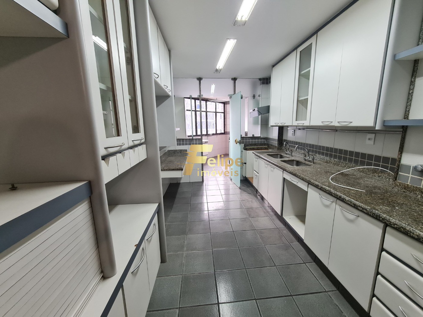 Apartamento à venda com 4 quartos, 228m² - Foto 4