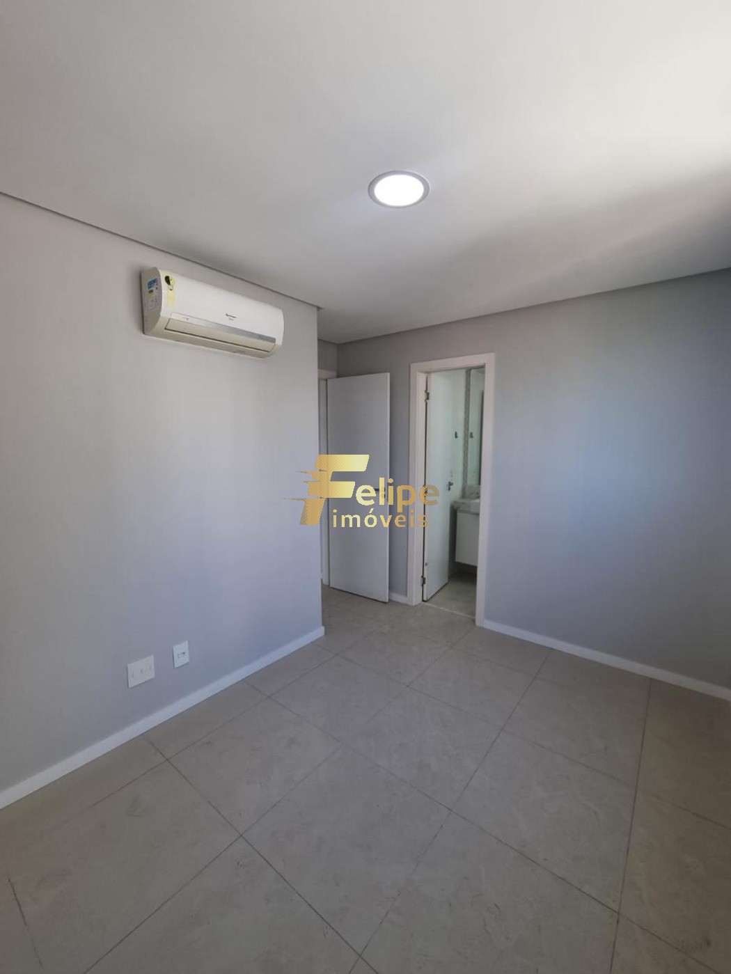 Apartamento à venda com 2 quartos, 70m² - Foto 2