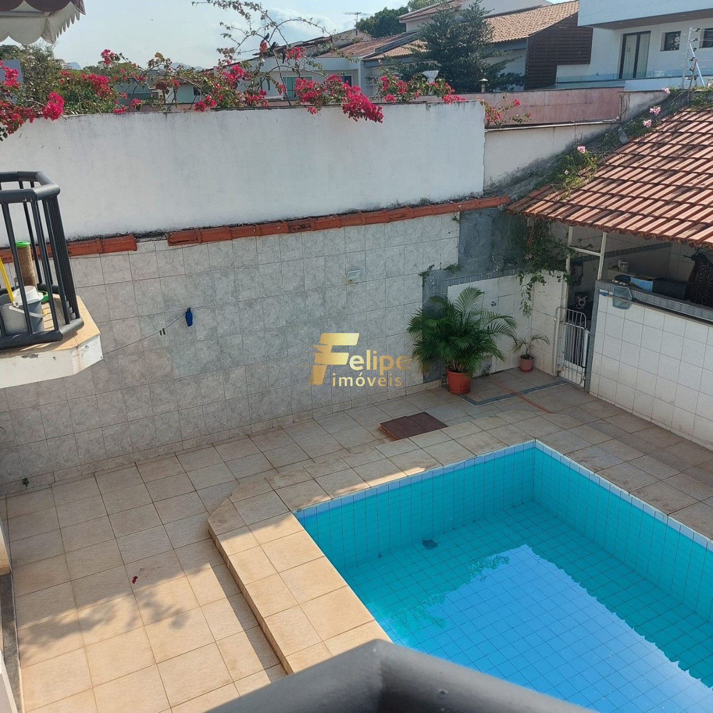 Casa à venda com 4 quartos, 420m² - Foto 1