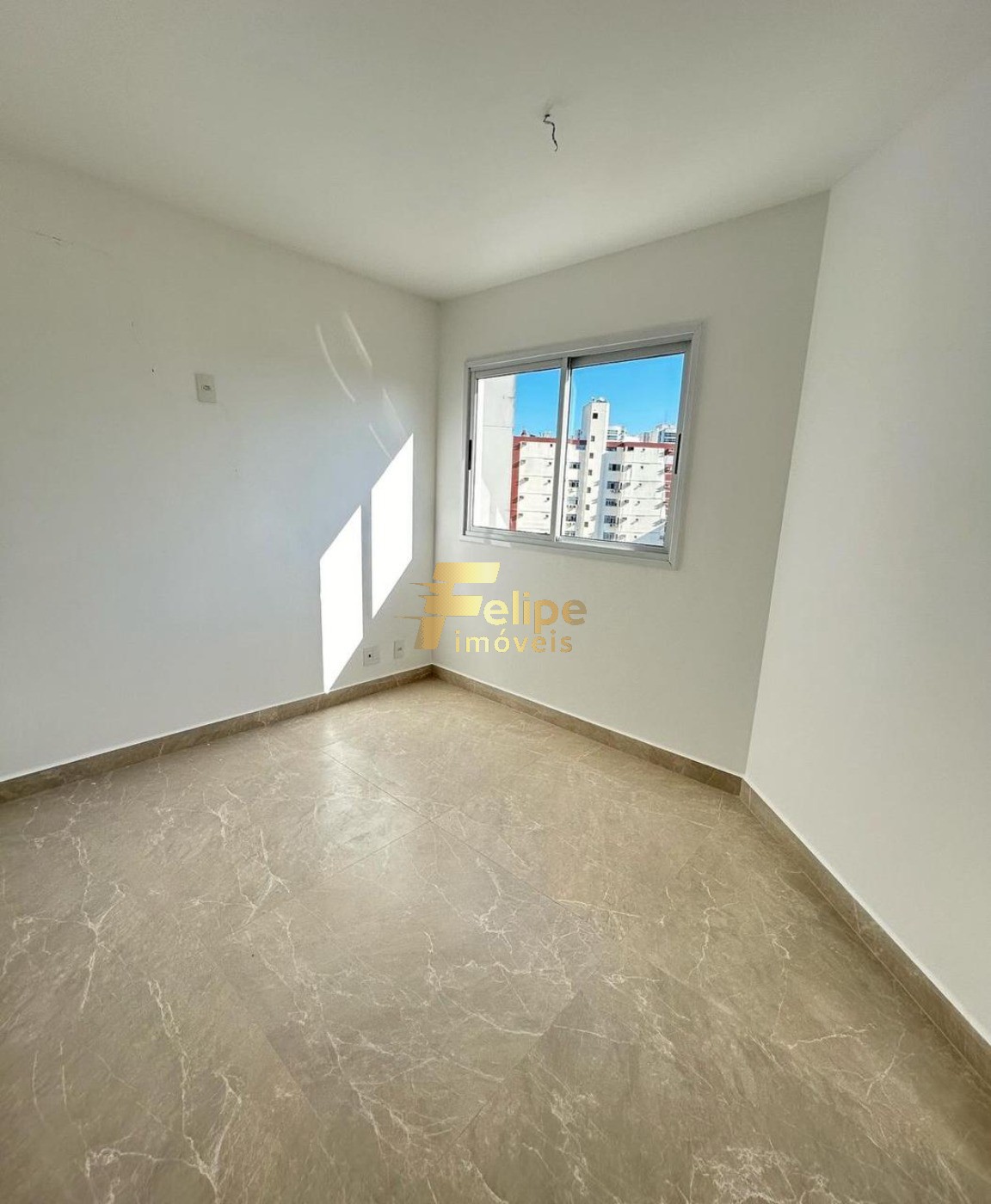 Apartamento à venda com 3 quartos, 130m² - Foto 2