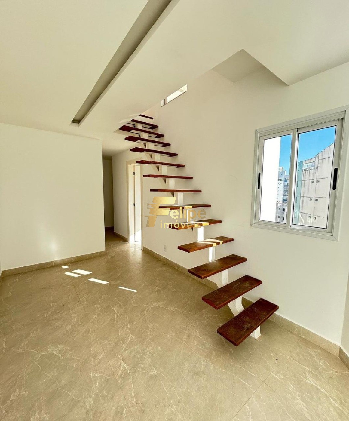 Apartamento à venda com 3 quartos, 130m² - Foto 1