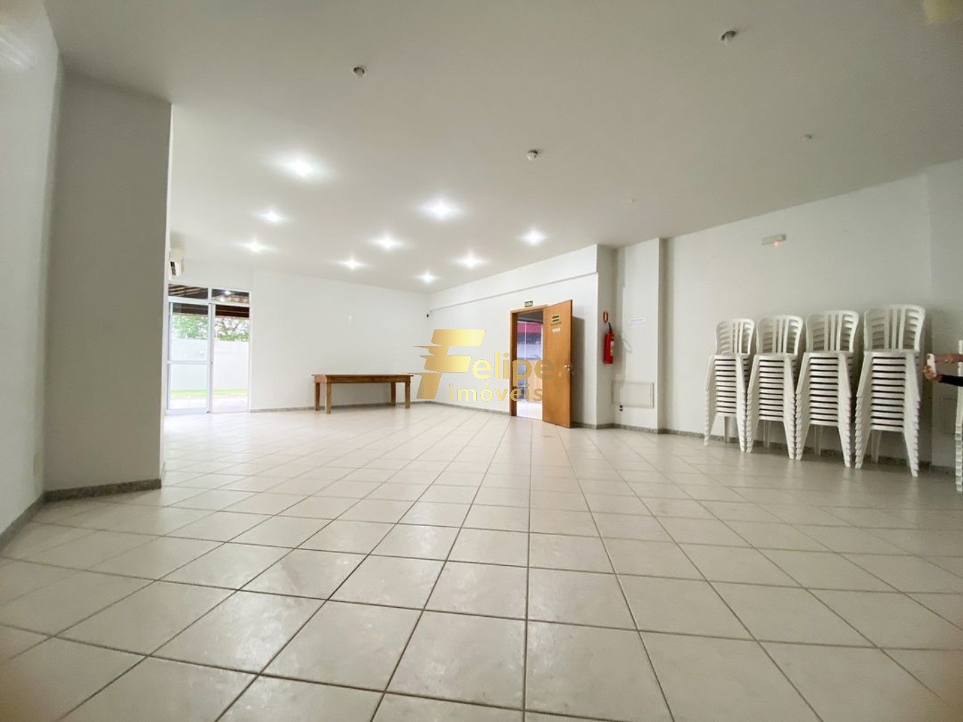 Apartamento à venda com 2 quartos, 58m² - Foto 2