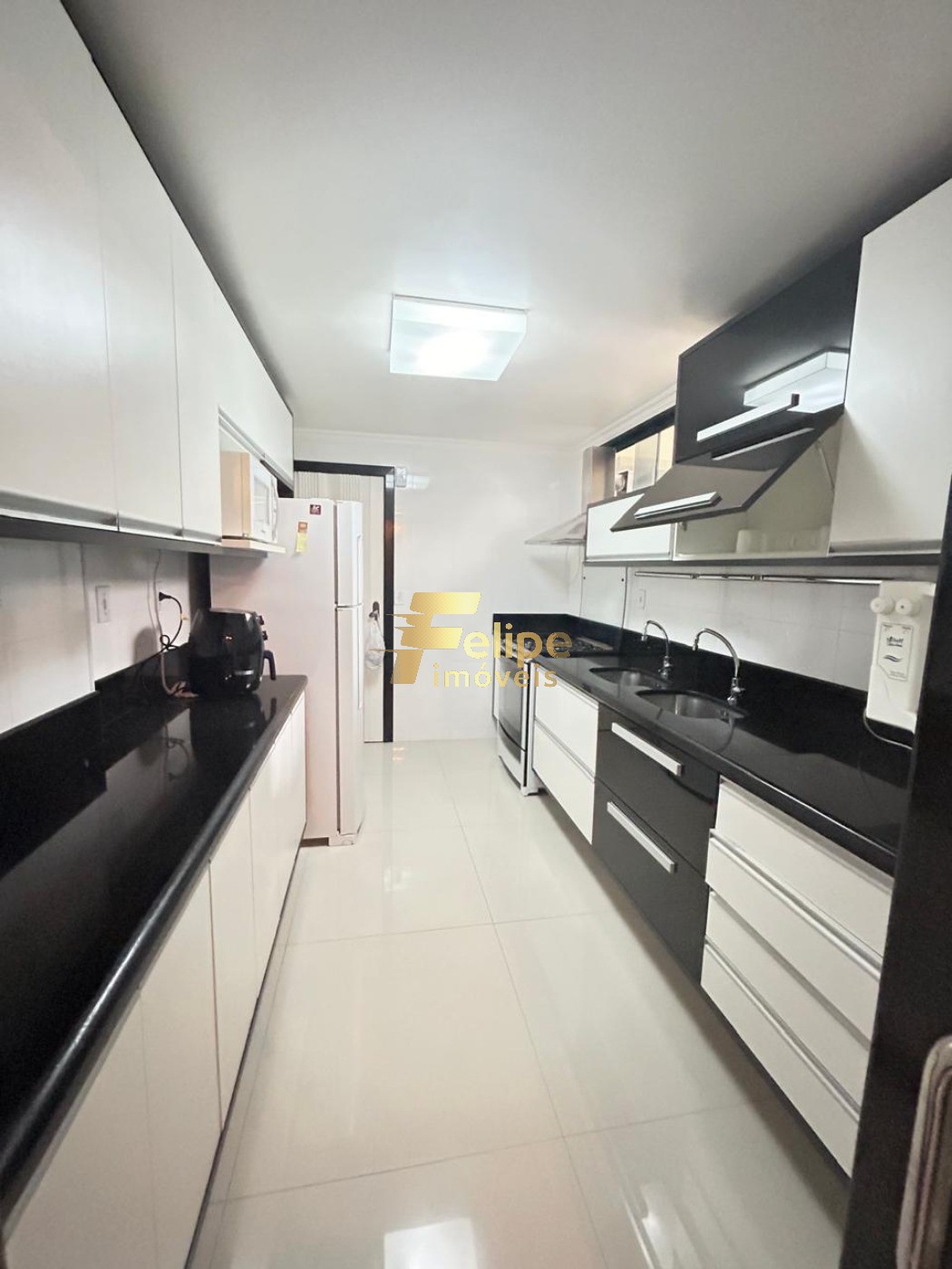 Apartamento à venda com 3 quartos, 145m² - Foto 13