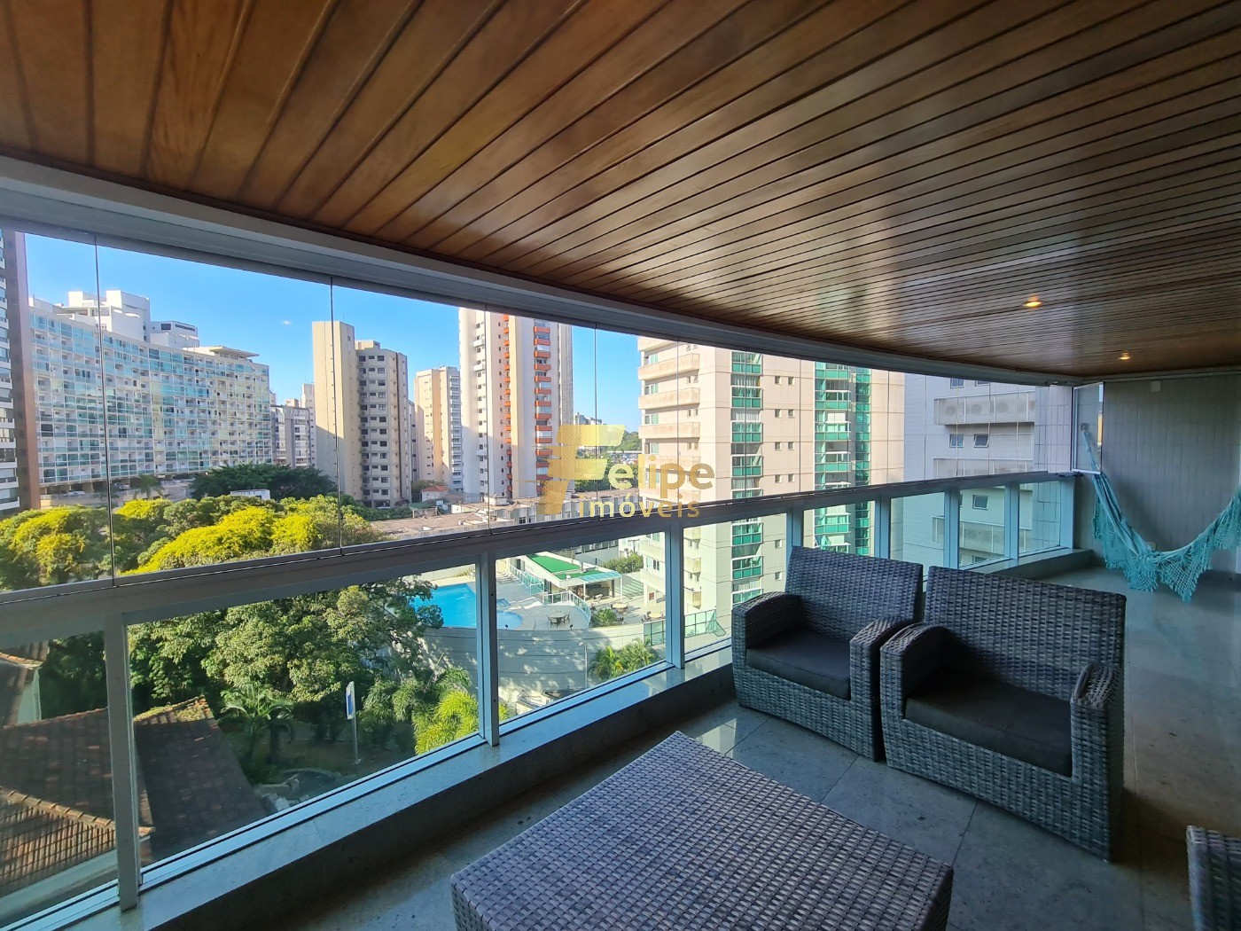 Apartamento à venda com 4 quartos, 275m² - Foto 1