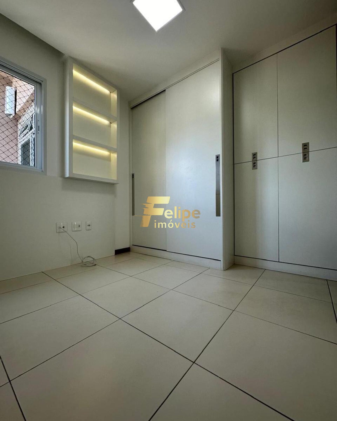 Apartamento à venda com 2 quartos, 75m² - Foto 2