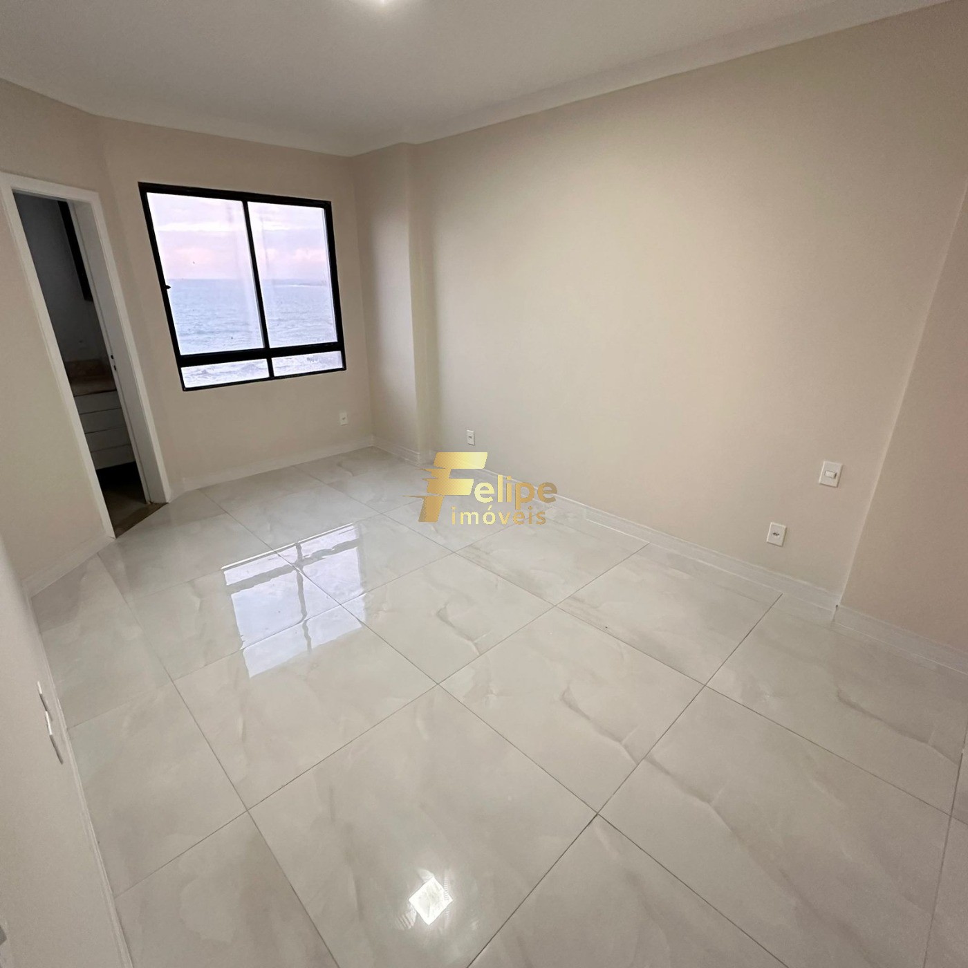 Apartamento à venda com 3 quartos, 150m² - Foto 2