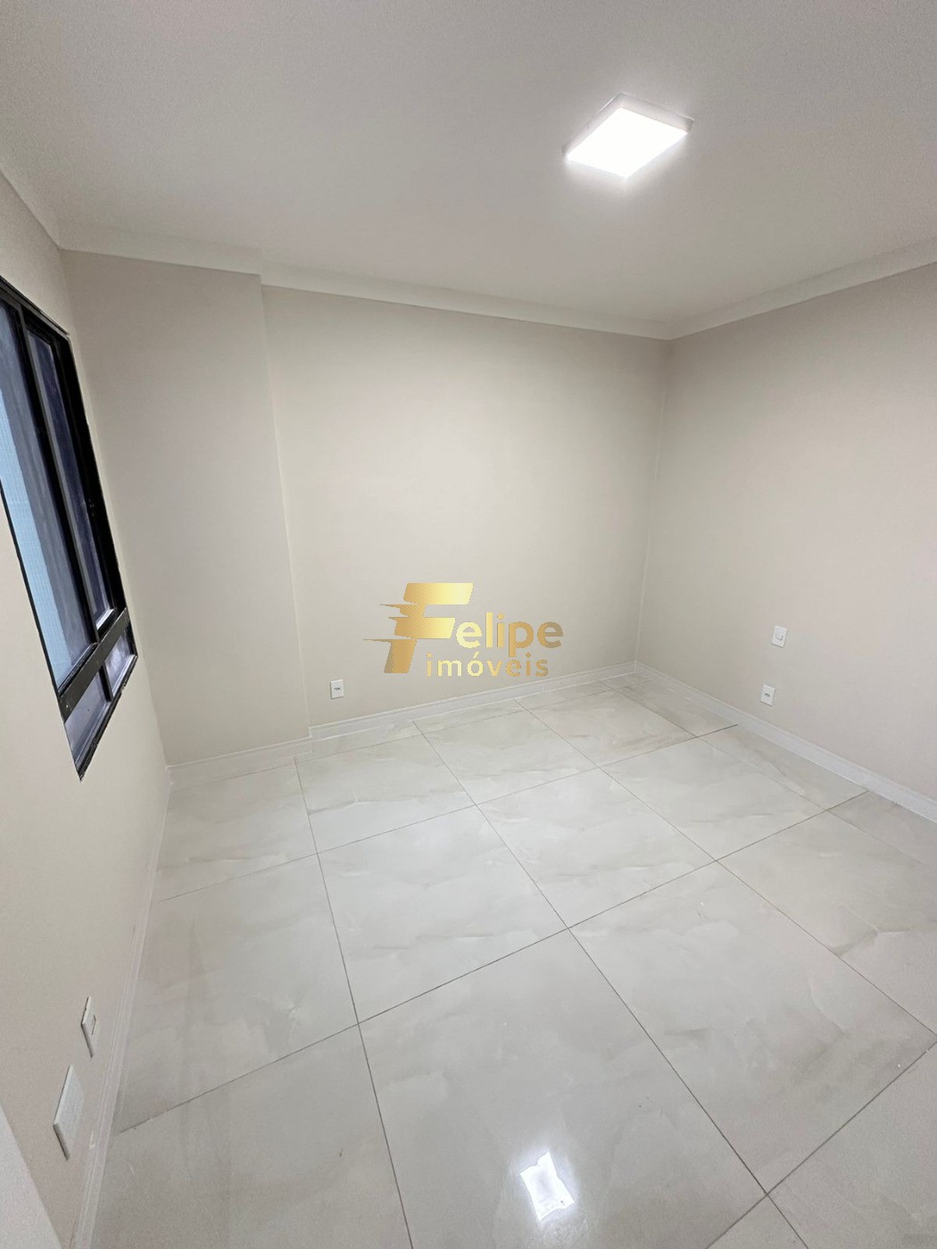 Apartamento à venda com 3 quartos, 150m² - Foto 4