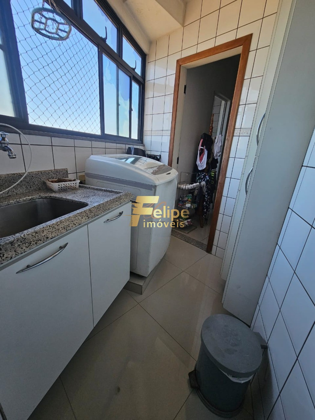 Apartamento à venda com 3 quartos, 113m² - Foto 2