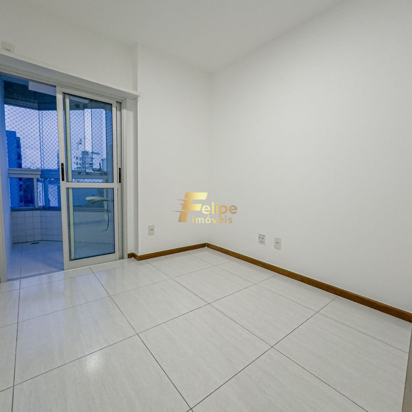 Apartamento à venda com 3 quartos, 95m² - Foto 2