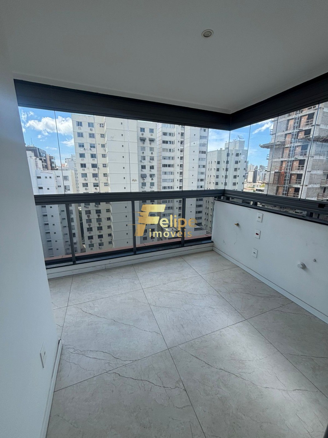 Apartamento à venda com 3 quartos, 100m² - Foto 2