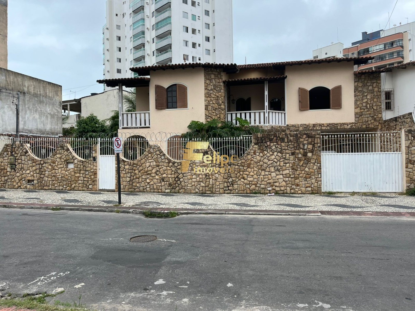 Casa para alugar com 5 quartos, 200m² - Foto 2