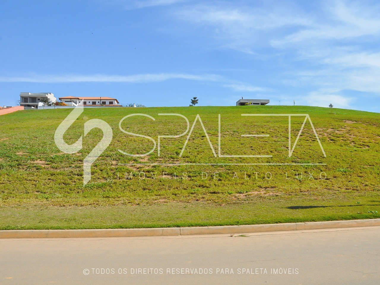 Lote com localização reservada e preço de ocasião à venda na Fazenda Serrazul II