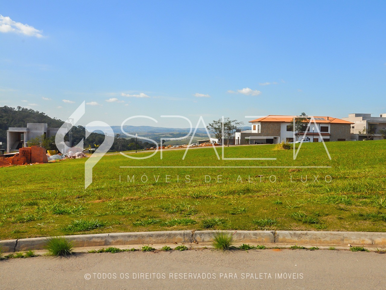 Lote diferenciado em localização reservada à venda na Fazenda Serrazul II, um condomínio com clube, golfe e hípica