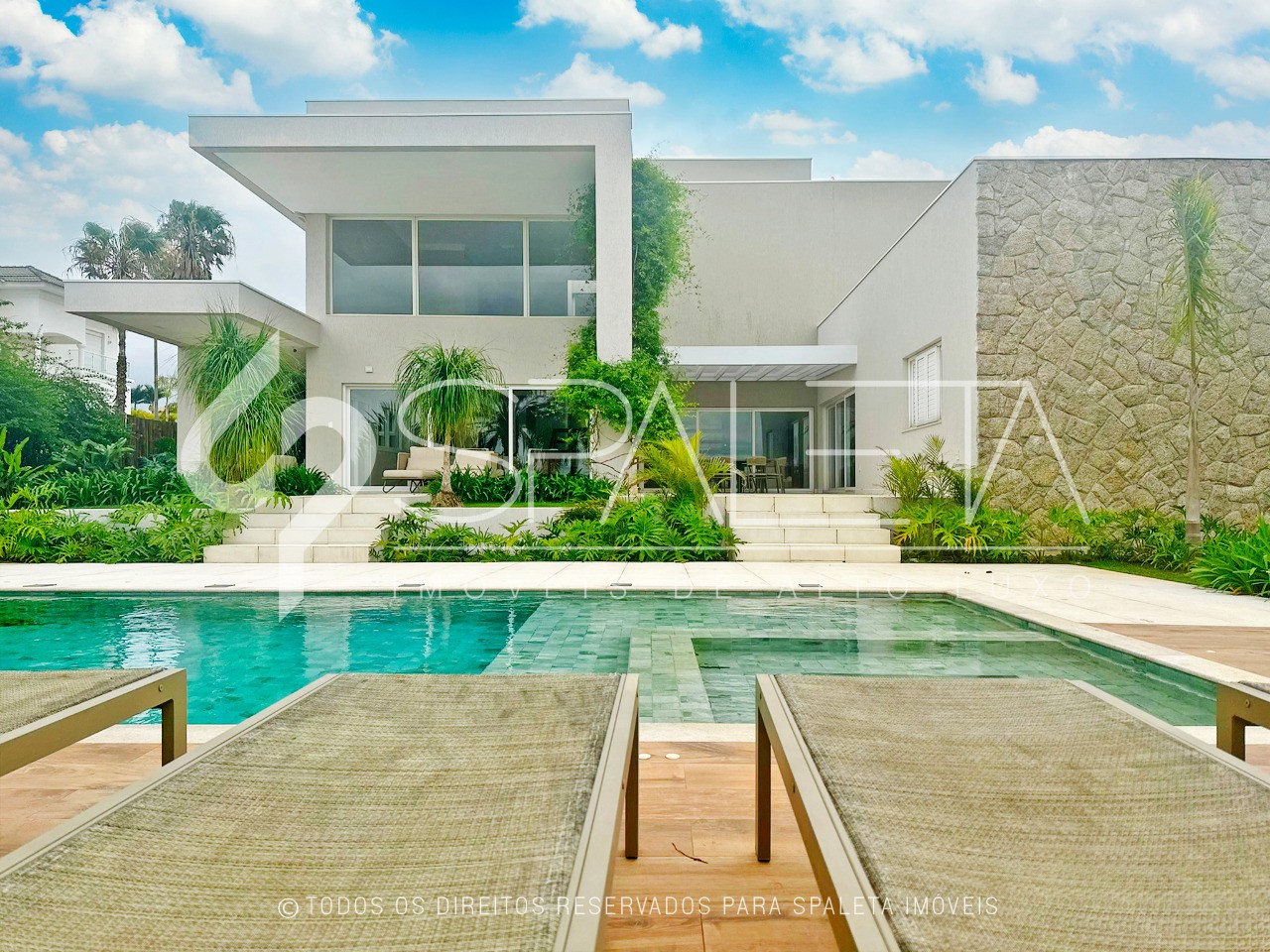 Casa de campo moderna, acabamento de alto nível, 5 suítes e vista para o lago à venda no Residencial Fazenda Alvorada em Porto Feliz