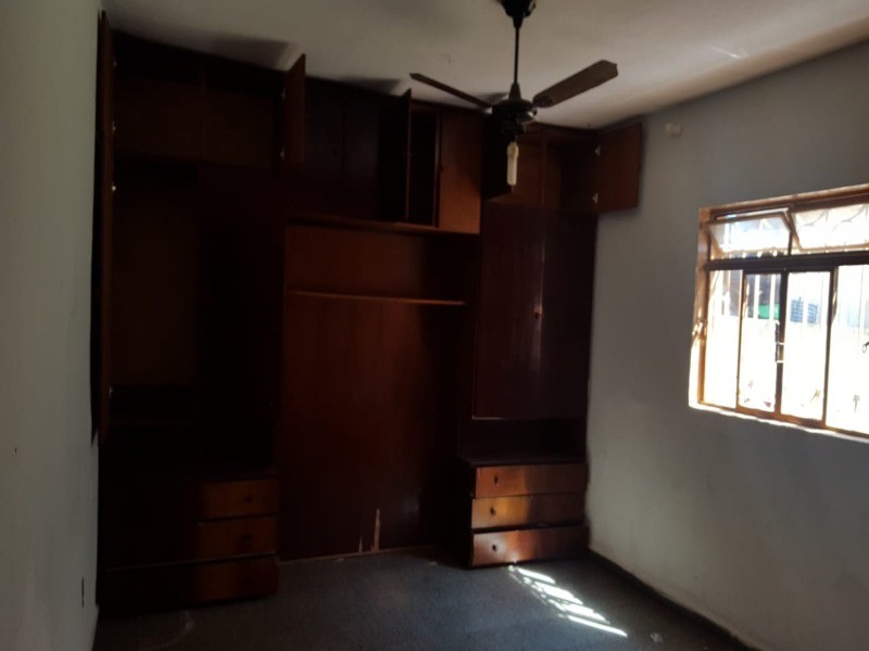 Casa para alugar com 2 quartos, 300m² - Foto 12