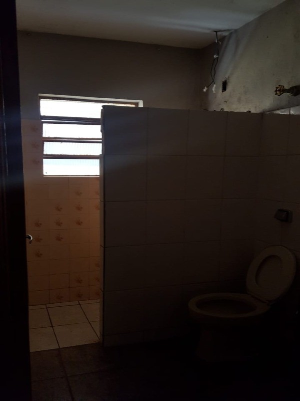 Casa para alugar com 2 quartos, 300m² - Foto 13