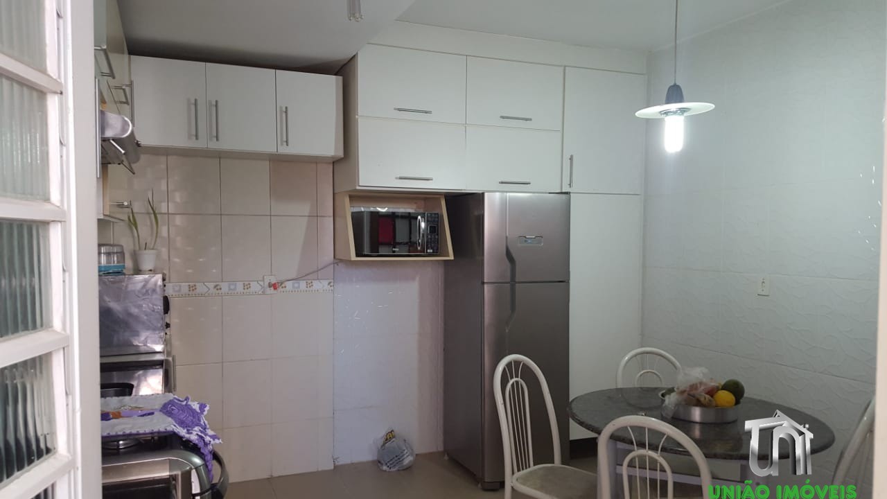 Casa à venda com 2 quartos, 105m² - Foto 4