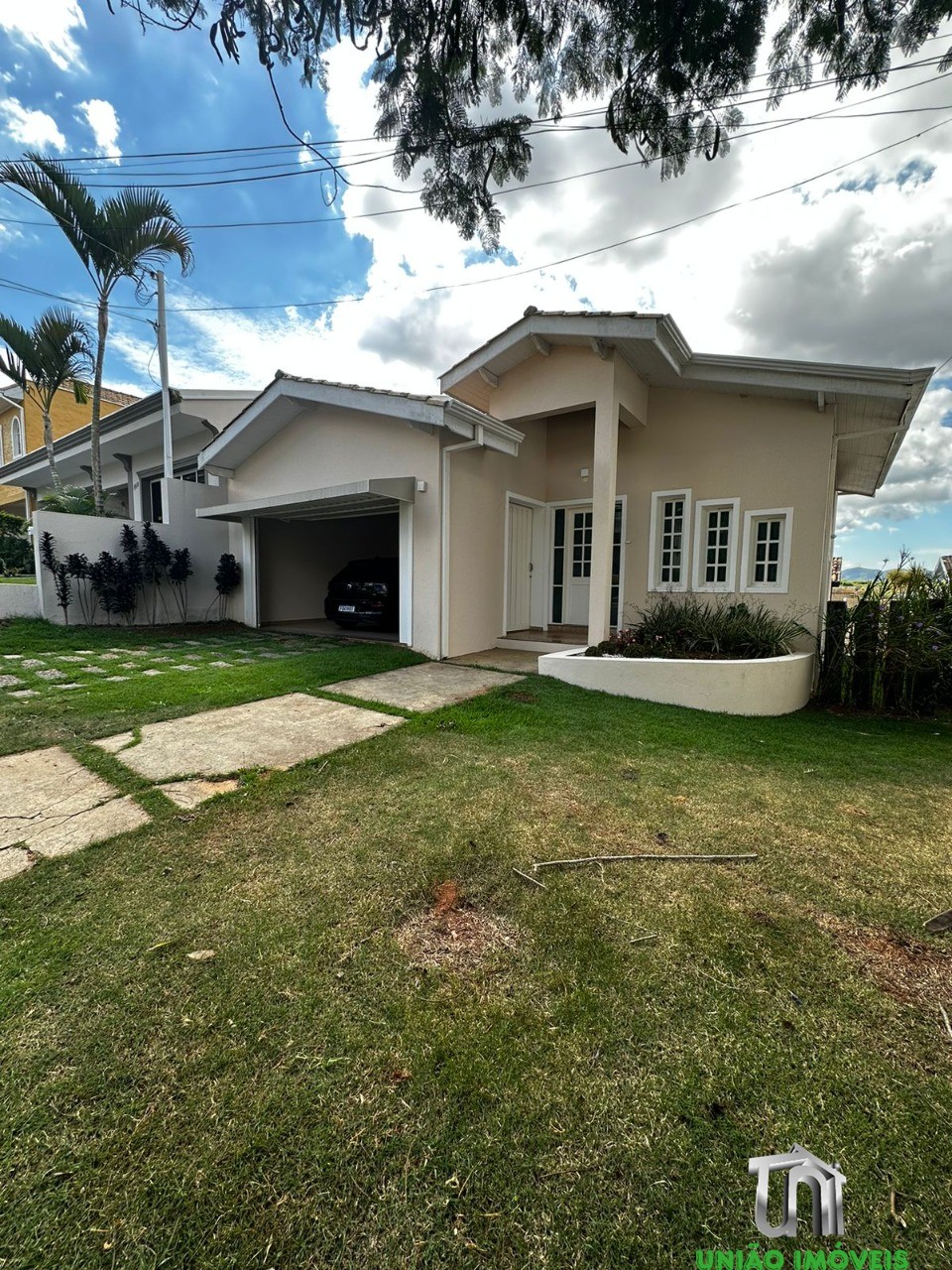 Casa à venda e aluguel com 3 quartos - Foto 1