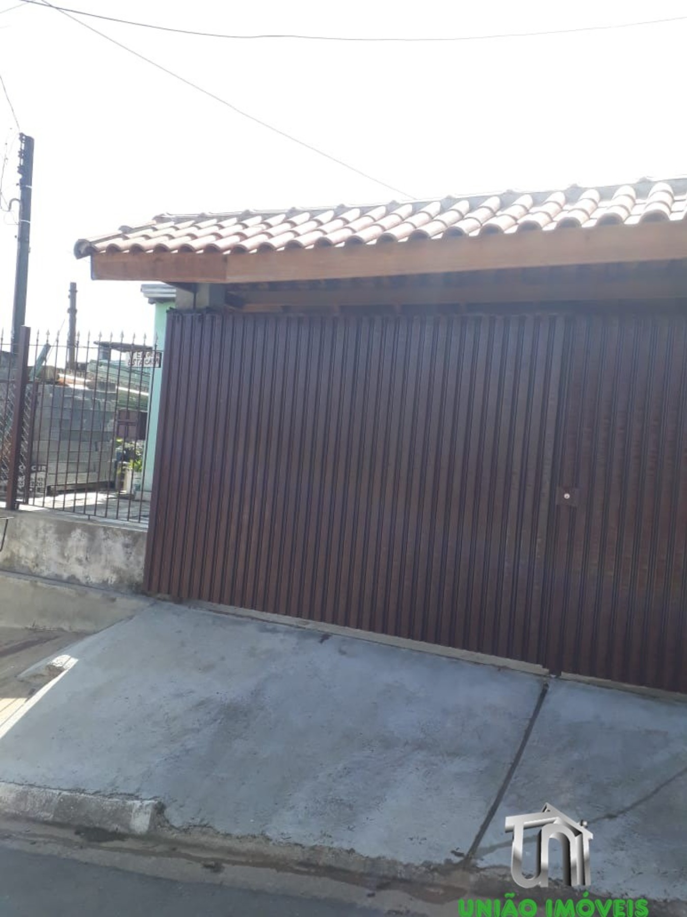 Casa à venda com 2 quartos, 200m² - Foto 1