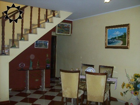 Casa à venda com 3 quartos, 161m² - Foto 1