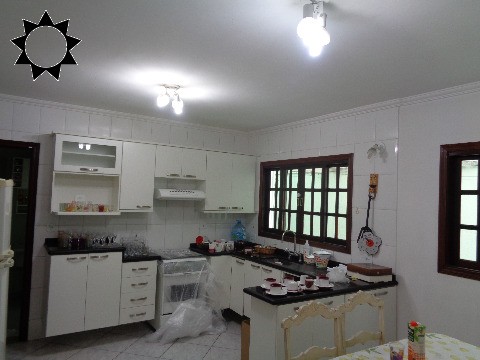 Casa à venda com 3 quartos, 190m² - Foto 1