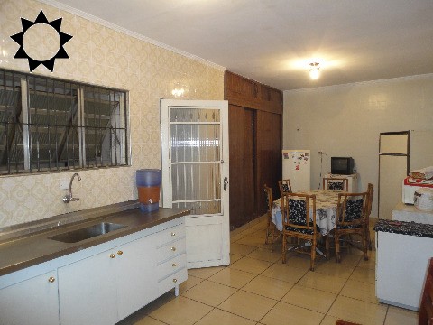 Casa à venda com 4 quartos, 260m² - Foto 1