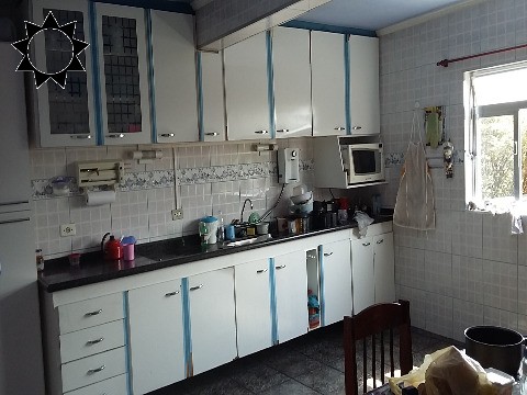 Casa à venda com 4 quartos, 210m² - Foto 1