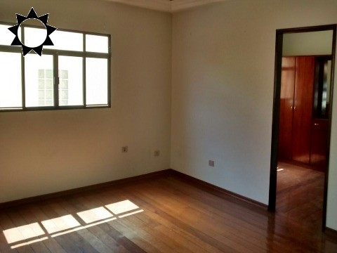 Casa à venda com 3 quartos, 230m² - Foto 1