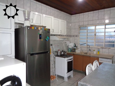 Casa à venda com 2 quartos, 70m² - Foto 1