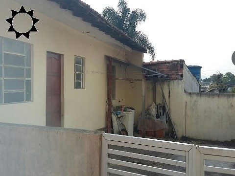 Casa à venda com 2 quartos, 330m² - Foto 1