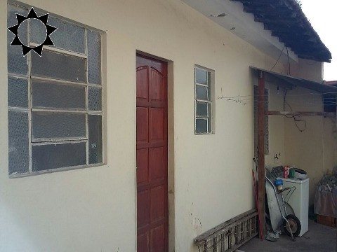 Casa à venda com 2 quartos, 330m² - Foto 2