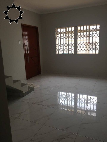 Casa à venda com 2 quartos, 104m² - Foto 2