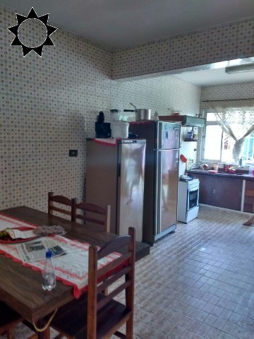 Casa à venda com 2 quartos, 200m² - Foto 1