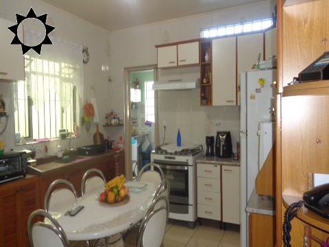 Casa à venda com 3 quartos, 180m² - Foto 1