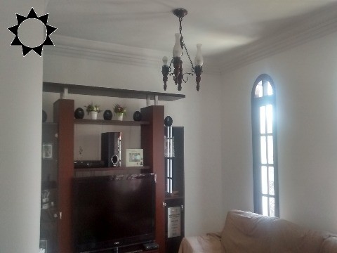 Casa à venda com 3 quartos, 190m² - Foto 1