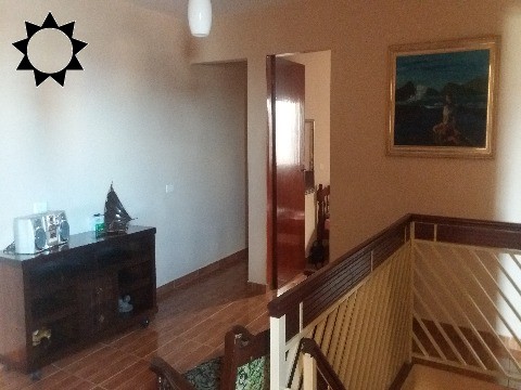 Casa à venda com 4 quartos, 232m² - Foto 1