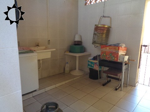 Casa à venda com 4 quartos, 250m² - Foto 2