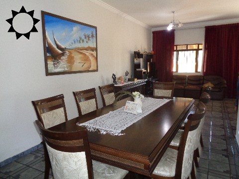 Casa à venda com 4 quartos, 250m² - Foto 1