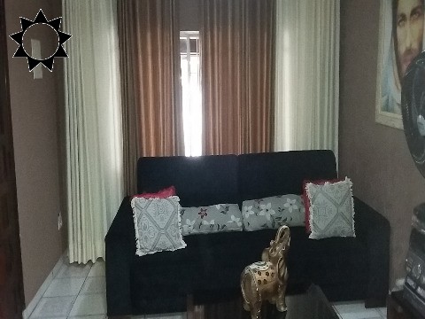 Casa à venda com 4 quartos, 210m² - Foto 2