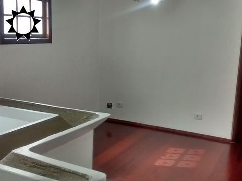 Casa à venda com 3 quartos, 198m² - Foto 1