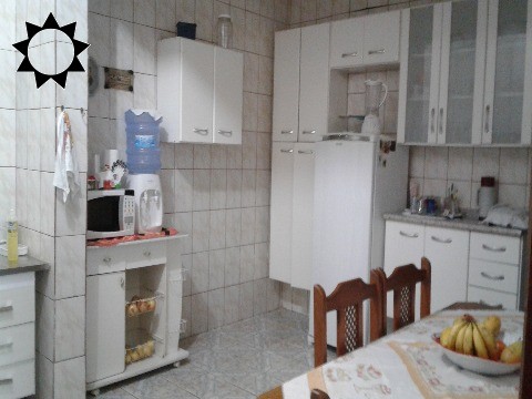 Casa à venda com 2 quartos, 200m² - Foto 1