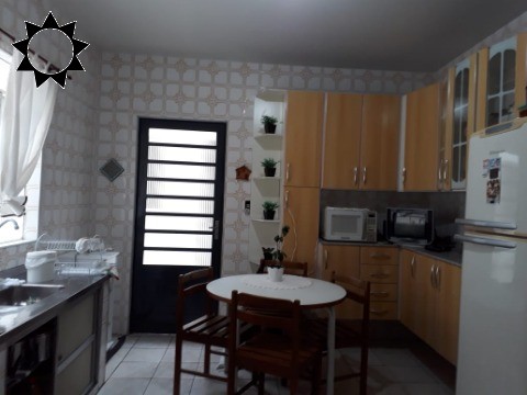 Casa à venda com 3 quartos, 180m² - Foto 2